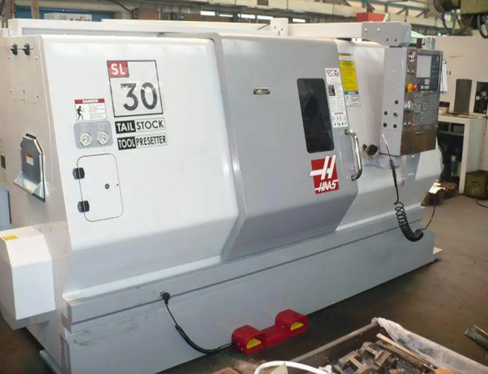 Haas SL-30 CNC-Drehmaschine mit Tool Presetter in der Werkstatt